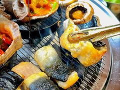 -围炉肉舍•炭烤活鳗•丹东海鲜烤肉(步行街店)