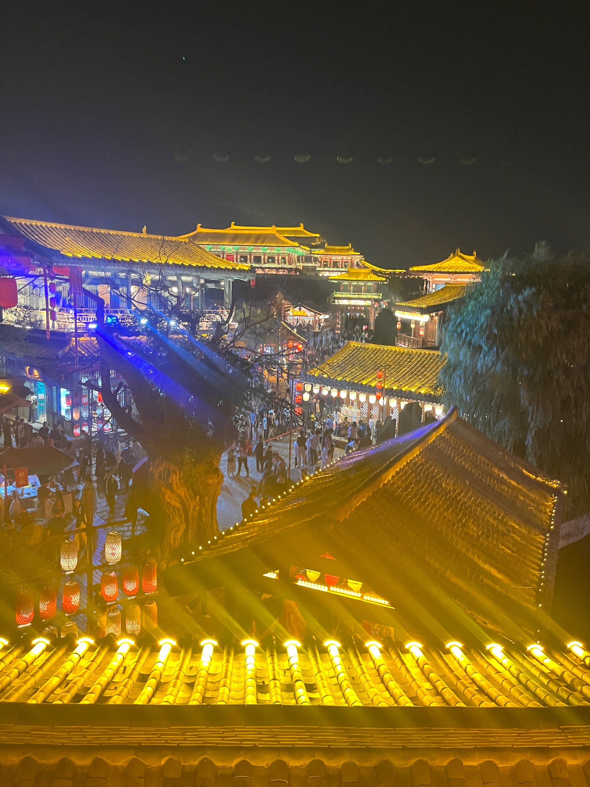 探索不夜城的另一面