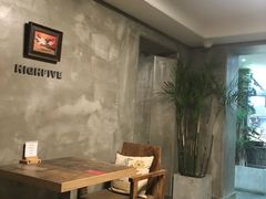 -HIGH FIVE哈福手工汉堡(桂林路店)