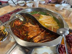 -沈记酸菜牛肉火锅店(九号路店)