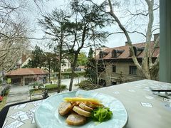 -穹六人间 people 6(岳阳路店)