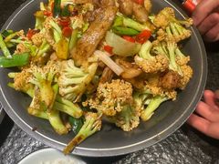 五花肉炒菜花-靠山屯东北农家菜(八龙桥雅苑店)