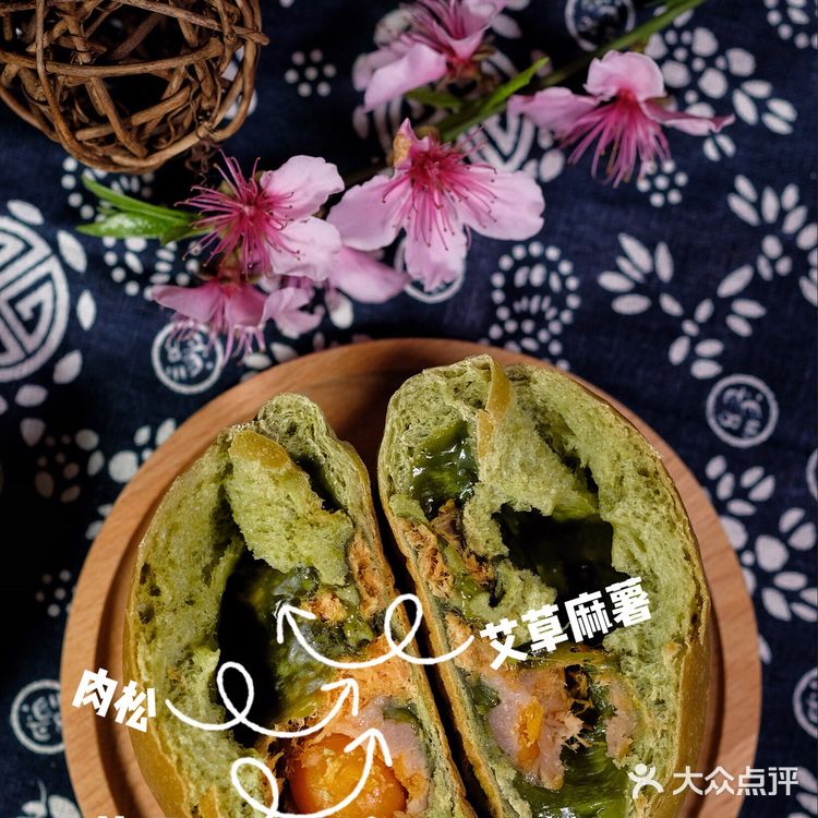 今年寒食节不吃青团啦 我吃喜茶青团包   喜茶青团包