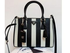 -PRADA普拉达(德基广场店)