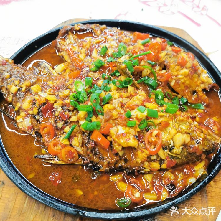 位置是在伍家岭北君悦香邸的外街，里面外面都有座椅