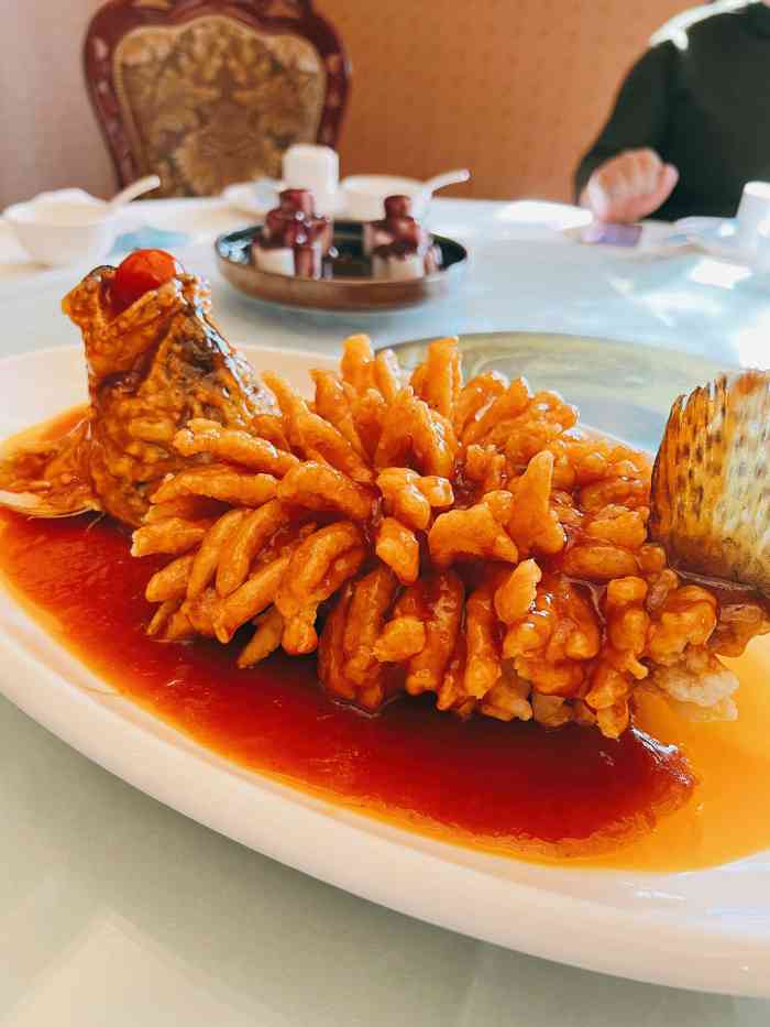 玉华台饭庄(望京店)-"为了凑包厢费,被推荐了好几个大菜,根本吃.