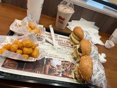 -The Habit Burger Grill 哈比特汉堡(世博店)