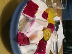 酸奶水果-清真·艾美可餐厅(鹏欣水游城店)