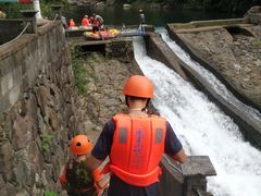 -安吉龙王山峡谷漂流