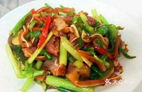 Green Pepper Stir-fried Ear Strips