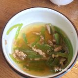 装修风格和普遍江湖菜馆差不多。菜品不多