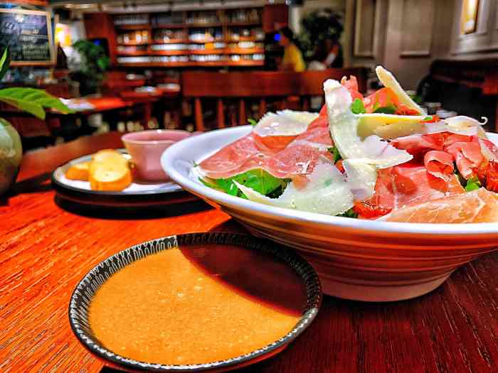 suzy酒家(亮马桥店)-"第二次来啦～北京最舒服的季节太适合来这种.