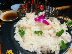 -老牌坊云南鱼豆花火锅(哈西万达店)