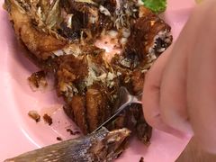 -J Daeng Seafood