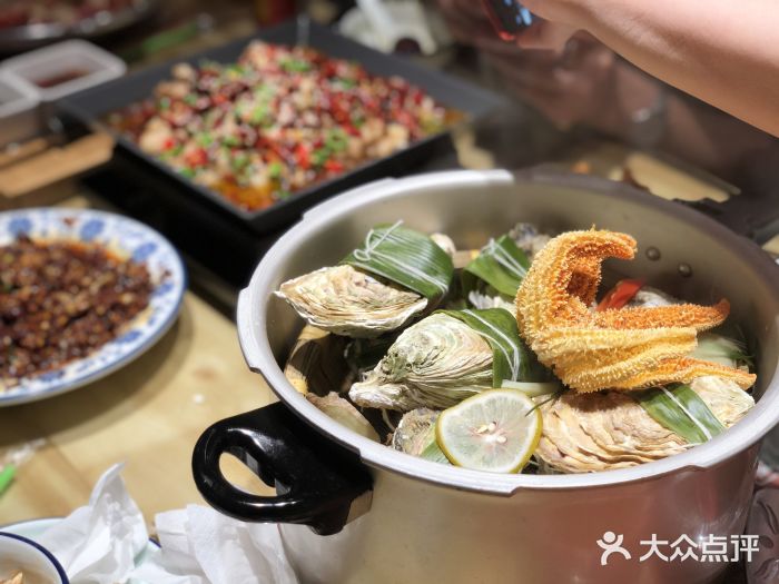 辣小鲜·小海鲜大排档(红谷滩地标店)高压锅蒸鲜生蚝图片