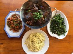 -临江餐馆二楼美食部落
