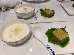 绿豆糕双皮奶时令水果-Yan Ting 宴庭中餐厅(上海静安瑞吉酒店)
