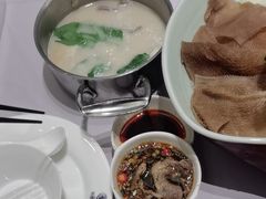 -红鼎豆捞·非遗鲍皇汤火锅(宝丰路店)