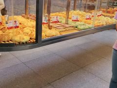 面包甜点陈列柜-熊治面包(镇江苏宁广场店)