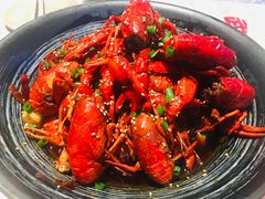 -肥肥虾庄·金牌油焖大虾(汉街SKP店)
