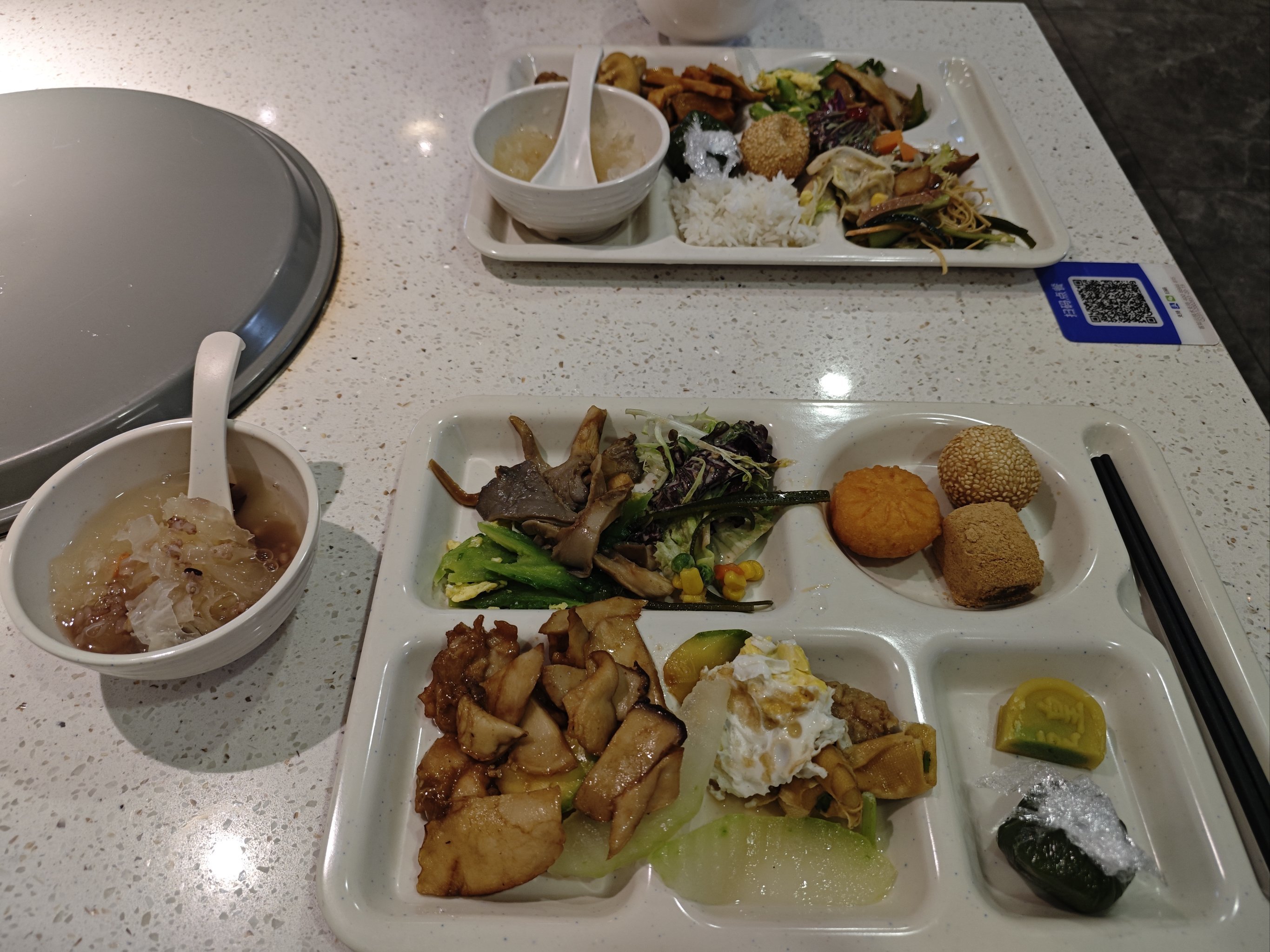 北航北区食堂三层的自助餐,校外人员35元/人