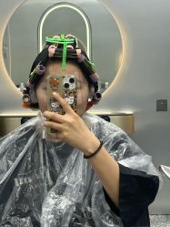 -Tloml salon