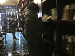 -钟书阁(松江泰晤士小镇店)