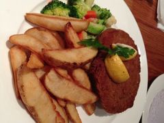 日内瓦猪肉卷配薯条-Geneva日内瓦餐厅(西郊宝成花苑店)