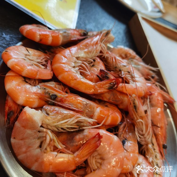老式麻辣烫的材料，但不是红油的，不是特别辣