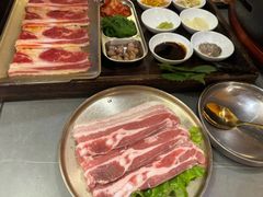 -围炉肉舍•炭烤活鳗•丹东海鲜烤肉(步行街店)