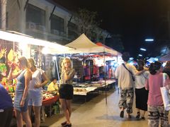 -周日夜市