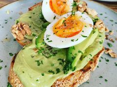 牛油果煮蛋吐司-RAC BAR(安福路店)