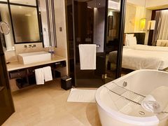 -三亚湾海居雅高铂尔曼度假酒店