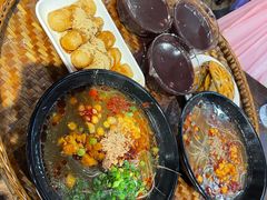 -爆炸头阿姨小四川正宗川味小吃(无任何分店)