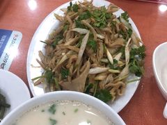 油饼半张-教师之家赵家羊汤馆(东青龙街店)
