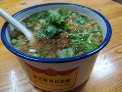 金牌杂酱面-胖胖板凳面