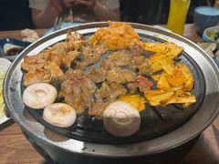 -明洞阿姨·韩式酱蟹烤肉·创意料理(三元桥店)