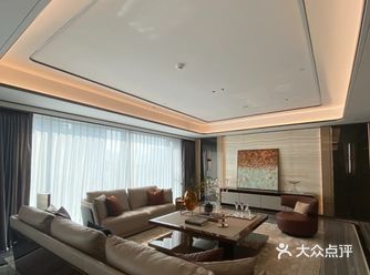 项目坐标：成都 项目面积：350㎡ 用餐区域的大理石