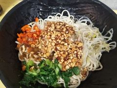 -两勺子一碗口水鸡拌面