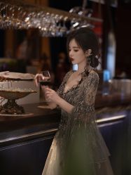 -艾米丽婚纱礼服