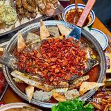 西安排队王空降成都，首家用烤馕坑做烤鱼🤩