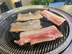 -围炉肉舍•炭烤活鳗•丹东海鲜烤肉(步行街店)