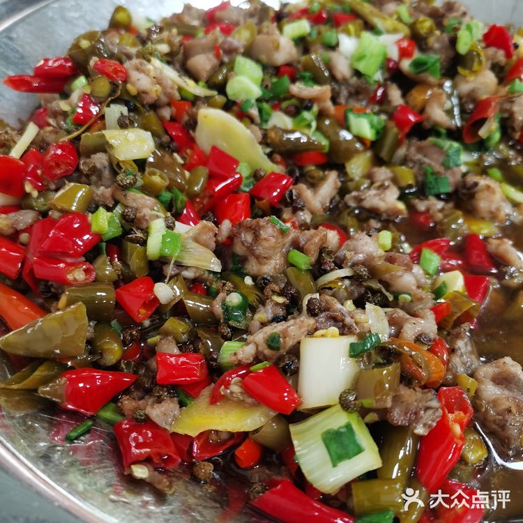 反正我是出汗了的，辣度堪比自贡，哈哈哈。兔兔真好吃！