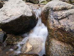 溪水-梅岭月亮湾山体公园