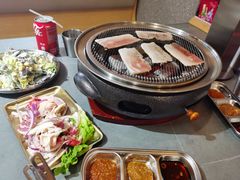 -围炉肉舍丹东海鲜烤肉·烤活鳗(步行街店)