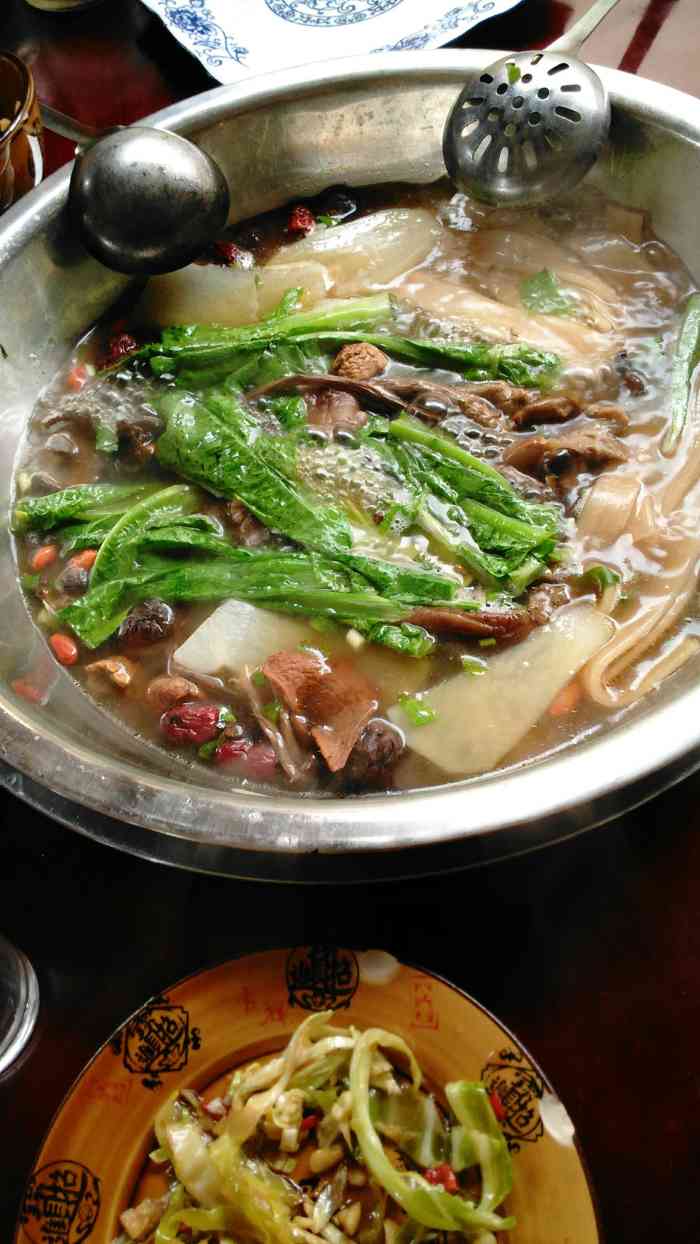 大胡子竹笋鸡火锅-"身为都江堰中心镇的本地人,要吃干锅,当然.