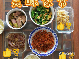 在姥姥的强烈要求下，今天又炒了菠菜炒鸡蛋，有时候我还