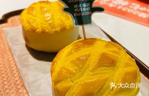 Crispy Puff Pastry Pigeon Pineapple Bun