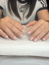 -花岐款式专研健康美甲沙龙