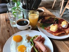 -Common Table · Brunch & Coffee